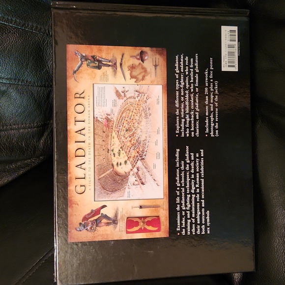 Gladiator coffee table book - Picture 2 of 6